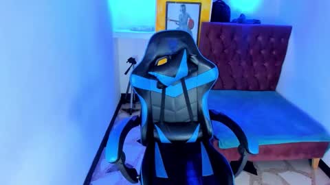 ALISON MOON online show from November 18, 12:19 pm