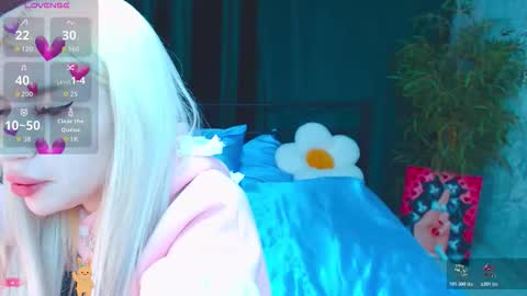Snapshot of alison_moonlight chatting on October 19, 4:00 pm Alison online show from October 19, 4:00 pm