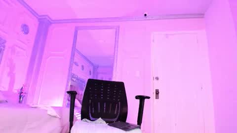 Alison Fishert online show from December 18, 12:44 pm