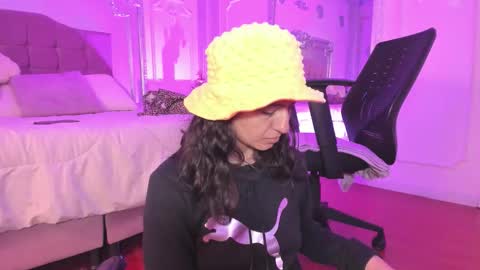 Alison Fishert online show from January 19, 12:26 pm