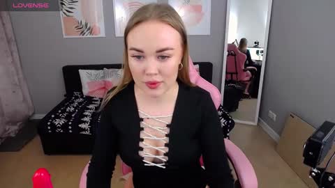 Anna online show from February 8, 1:36 pm