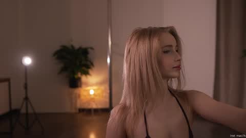 Alissa online show from October 11, 4:43 pm