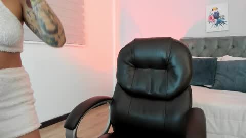 alisson__cortez online show from October 31, 6:58 am