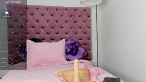 Snapshot of alissondomit chatting on March 8, 8:57 pm Alisson Domit online show from March 8, 8:57 pm
