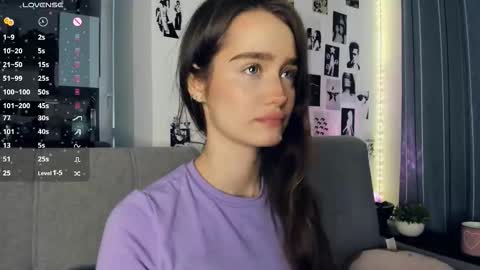 Alivia online show from December 14, 9:48 am