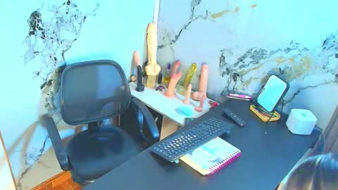 Snapshot of alixlong chatting on October 11, 3:33 am Alix online show from October 11, 3:33 am