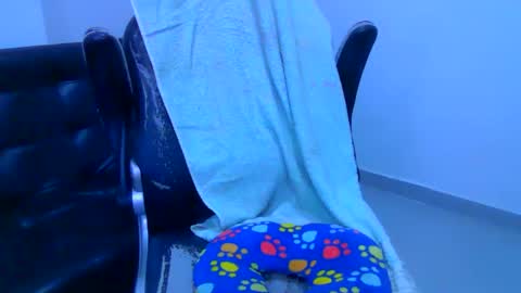 Snapshot of alixxe_ chatting on October 9, 6:46 pm alixxe_ online show from October 9, 6:46 pm