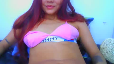 Snapshot of alixxe_ chatting on September 18, 6:50 am alixxe_ online show from September 18, 6:50 am