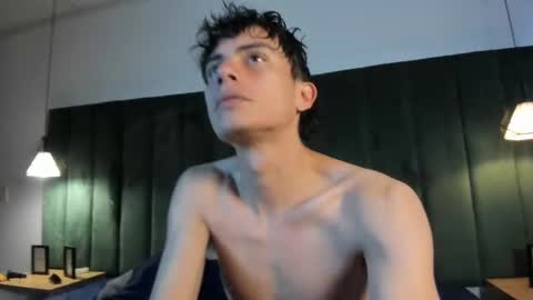Snapshot of alixxxe_ chatting on October 13, 1:35 pm A L I X X X E online show from October 13, 1:35 pm