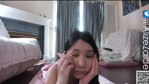 Alize Zaide online show from April 2, 9:44 pm