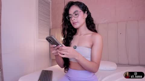 alizza_ online show from June 5, 11:48 am