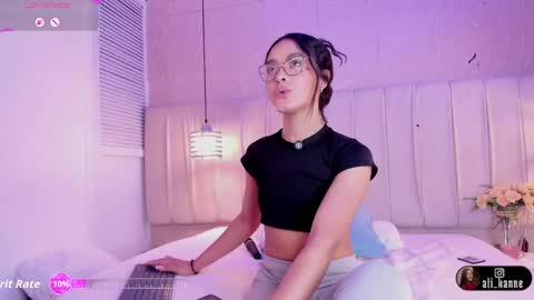 alizza_ online show from April 21, 11:39 am