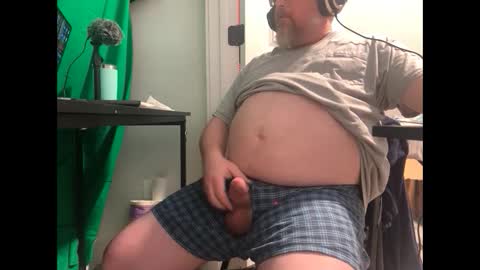 Allergictolove online show from February 20, 8:25 pm