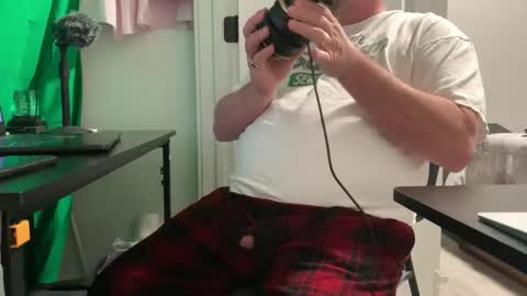 Allergictolove online show from September 16, 7:44 am