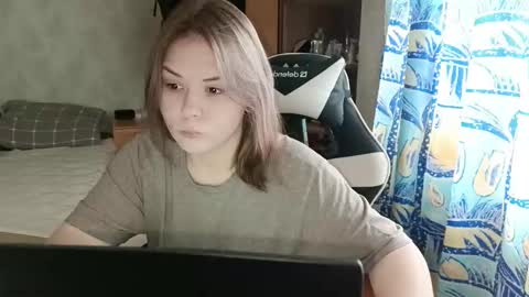 Snapshot of alli_zi chatting on September 21, 4:05 am Blair online show from September 21, 4:05 am