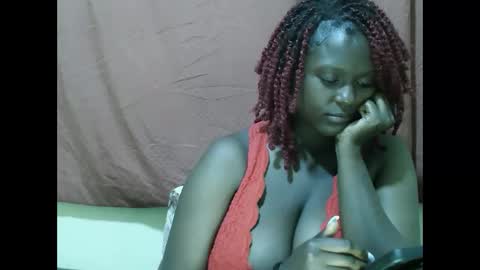 Snapshot of allie_quin chatting on September 28, 10:19 pm Allie online show from September 28, 10:19 pm