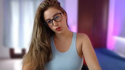 allieemod online show from February 10, 8:00 pm