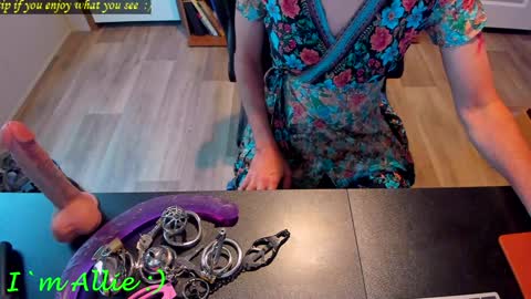 Allie online show from December 15, 2:48 pm