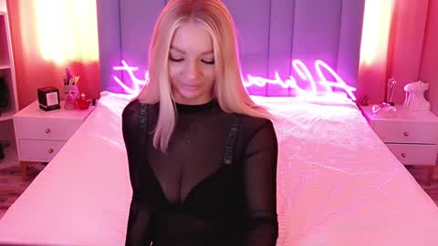 AlwaysHot online show from February 6, 3:06 am