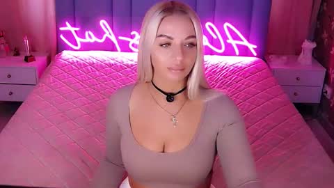 AlwaysHot online show from February 26, 5:33 am