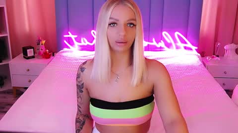 AlwaysHot online show from February 9, 4:25 am