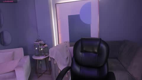 Snapshot of allyjensen chatting on March 12, 10:37 am Alisson online show from March 12, 10:37 am