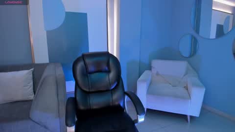 Snapshot of allyjensen chatting on February 23, 7:38 pm Alisson online show from February 23, 7:38 pm
