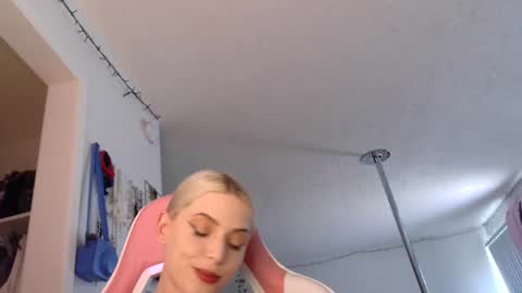 Ally Girl In Her Ally World online show from September 19, 7:28 pm