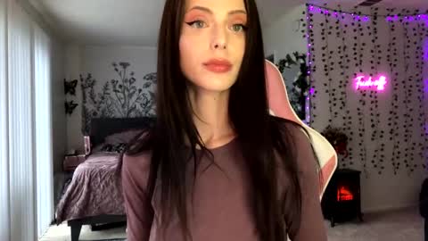 Ally Girl In Her Ally World online show from March 5, 11:05 pm