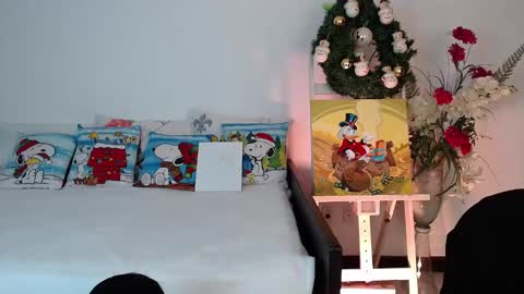 alma_art_ online show from December 15, 9:33 pm