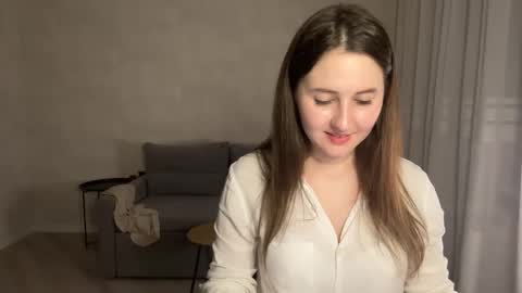 Snapshot of almostinnocent_ chatting on October 17, 9:41 pm Anna online show from October 17, 9:41 pm