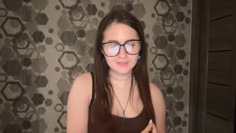 Snapshot of almostinnocent_ chatting on September 28, 11:25 pm Anna online show from September 28, 11:25 pm