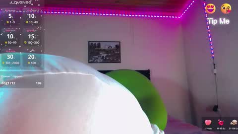 alondragill_ online show from March 12, 6:17 am