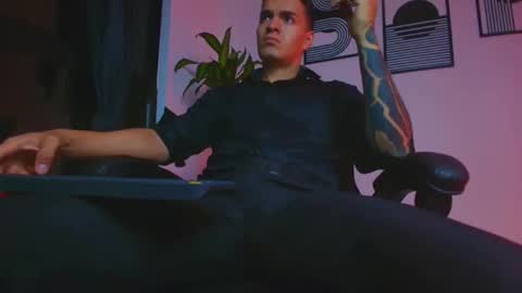 alpha_dominus_ online show from May 19, 4:08 am