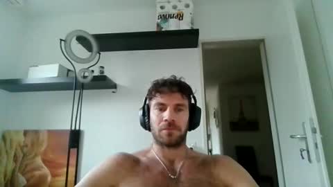 alphah_hunk online show from November 25, 2:27 pm