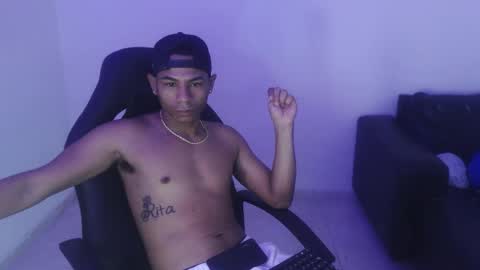 alphas_latins online show from March 8, 10:03 pm