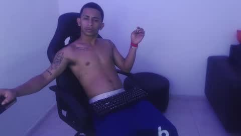 alphas_latins online show from March 3, 6:09 am