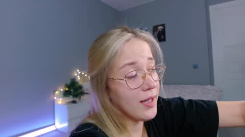 Snapshot of aluntick chatting on December 18, 5:31 pm Amelia NEXT STREAM online show from December 18, 5:31 pm