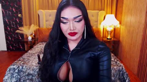 Alura Jhenson online show from September 11, 7:15 pm