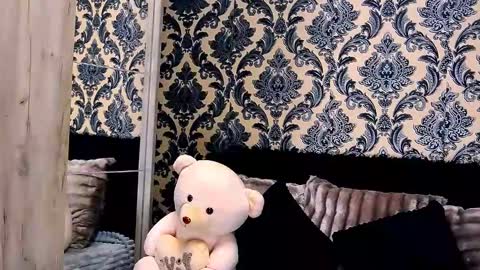 aly online show from December 22, 8:38 am