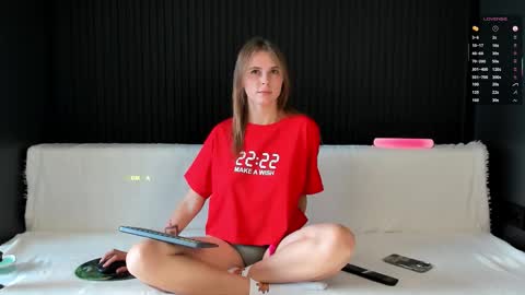 Snapshot of alyona_24 chatting on September 27, 1:09 pm Alena online show from September 27, 1:09 pm