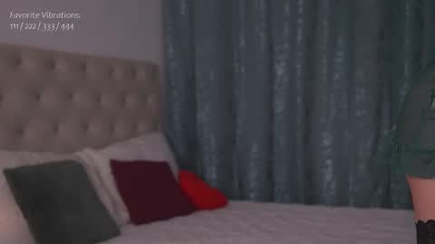 Snapshot of alyonaqueen_ chatting on February 13, 4:22 am Alyona online show from February 13, 4:22 am