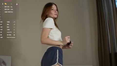 Snapshot of alysacrock chatting on October 4, 7:28 am Helen online show from October 4, 7:28 am