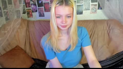 Alysa   7GMT  online show from April 3, 10:11 am