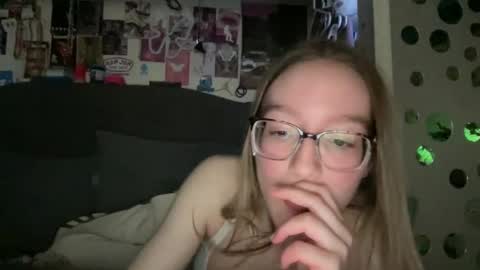 alyssag7001 online show from March 11, 6:52 am