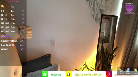 Snapshot of alyssia_wolds_1 chatting on October 10, 10:54 am alyssia wolds online show from October 10, 10:54 am