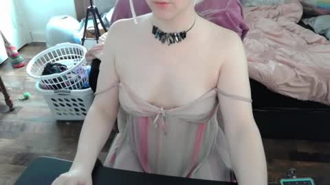 alyxiabewbs online show from April 2, 2:57 pm