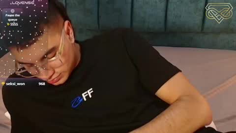 Snapshot of amadeo_wild chatting on December 21, 9:25 pm Amadeo Wild online show from December 21, 9:25 pm