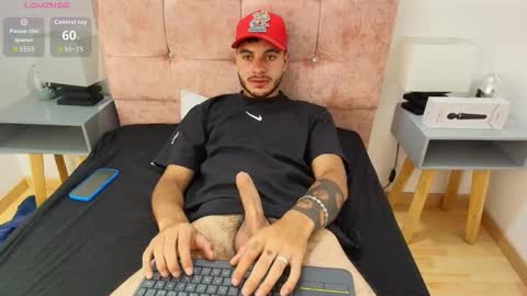 Snapshot of amadeo_wild chatting on September 29, 3:22 pm Amadeo Wild online show from September 29, 3:22 pm