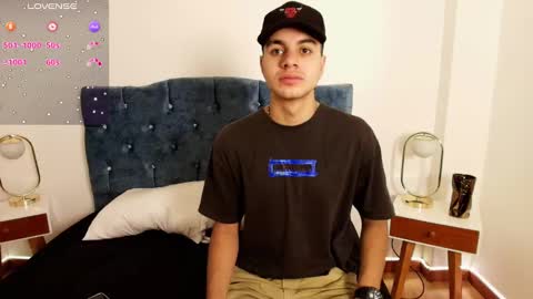 Snapshot of amadeo_wild chatting on December 5, 3:01 pm Amadeo Wild online show from December 5, 3:01 pm